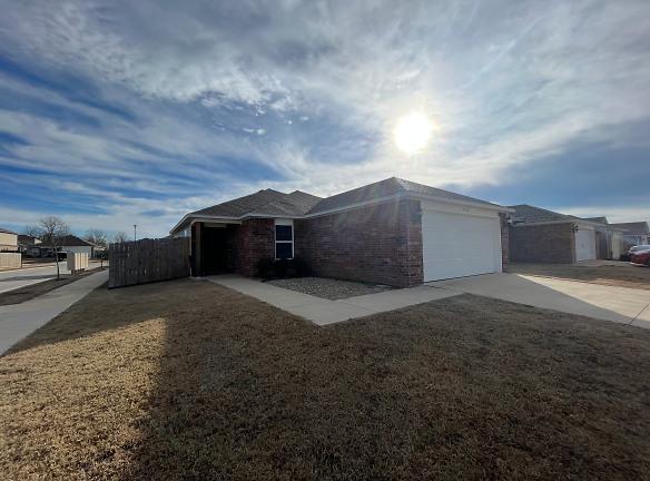 1322 S Scissortail Ln Fayetteville, AR 72701 - Home For Rent