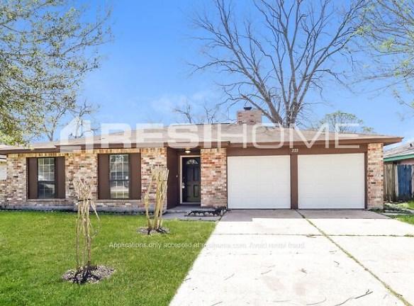 222 La Fonda Dr Houston, TX 77060 - Home For Rent