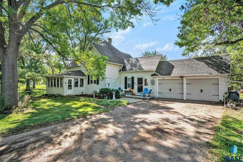 207 N DAKOTA AVE, Davis, SD 57021 Single Family Residence For Sale  MLS# 22306586 for Rent