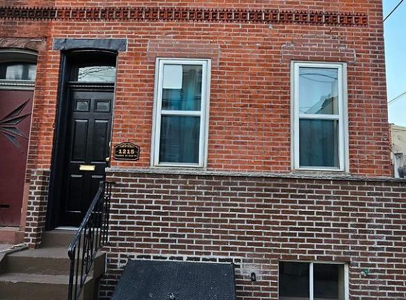 1215 Tasker St Philadelphia, PA 19148 - Home For Rent
