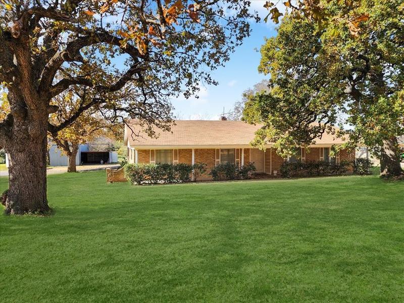2010 Valley View Dr, Burleson, TX 76028 for Sale