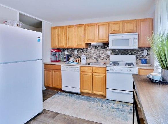 Gwynnbrook Townhomes Apartments For Rent - Gwynn Oak, MD