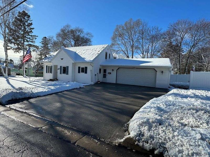 231 S 9th Ave, Sturgeon Bay, WI 54235  619043868 for Sale