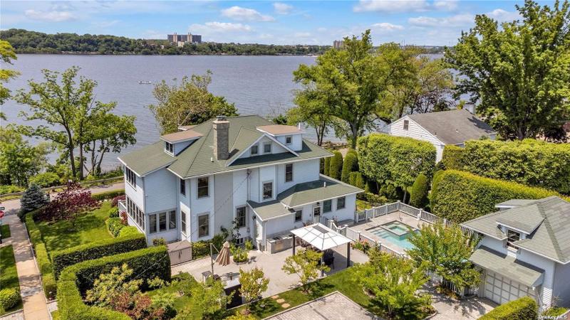Douglaston, Queens County, NY Lakefront Property, Waterfront Property, House for sale Property ID: 416621492