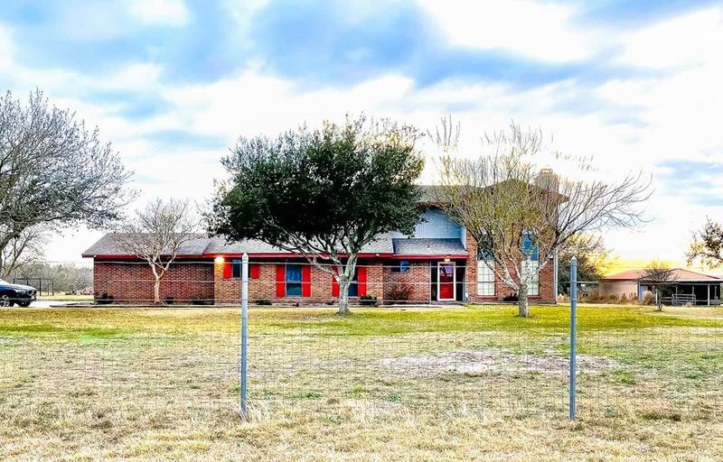6093 Chaparral Trl, Beeville, TX 78102 for Sale