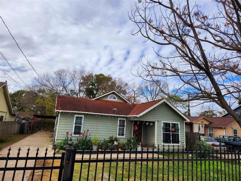 6305 Gay St, Houston, TX 77022 for Sale