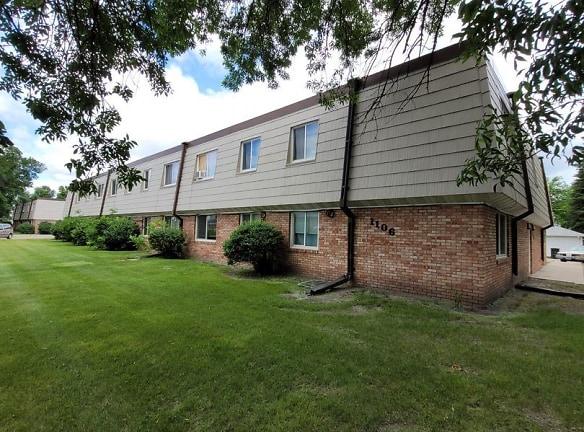 1106 26th Ave S Grand Forks, ND 58201 - Home For Rent