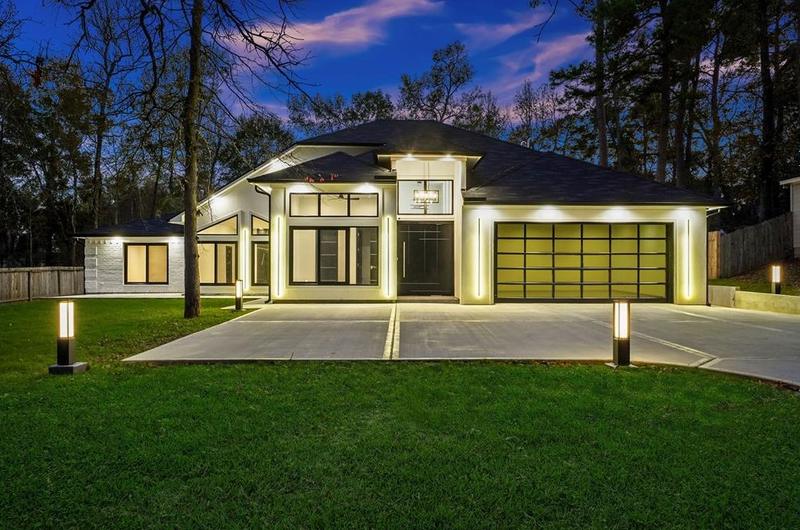2438 Carriage Lamp Ln, Conroe, TX 77384 - MLS 21770418 for Sale
