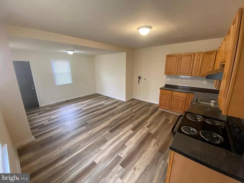 Straight Thru, Interior Row/Townhouse - PHILADELPHIA, PA  6108 Pine St for Sale