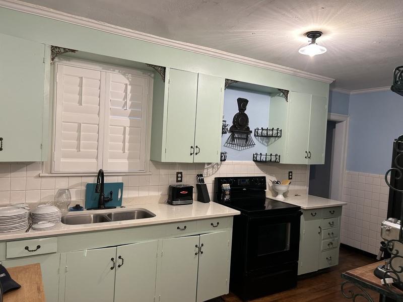 $2000-2 Bedroom 1 Bathroom apartment In Savannah With Great Amenities. Six blocks from Forsyth Park.  711 E Park Ave #NA for Sale