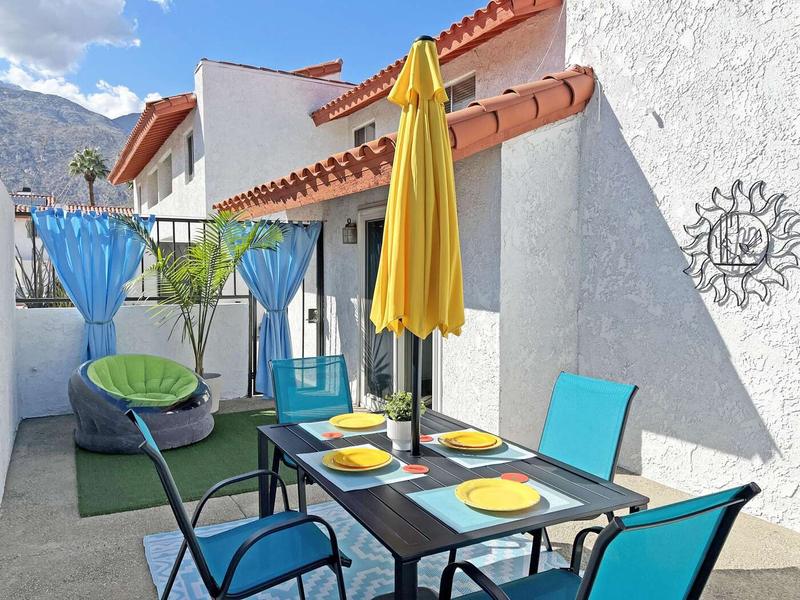 280 S Avenida Caballeros, Palm Springs, CA 92262  627158852 for Sale