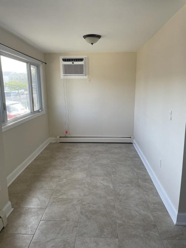 Fresh and Tasteful Apartment!  251 Ada Dr #1 for Sale