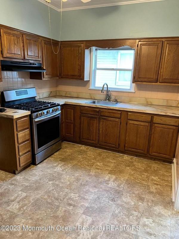 Colonial, Apartment - Elizabeth, NJ  446 Erico Ave for Sale