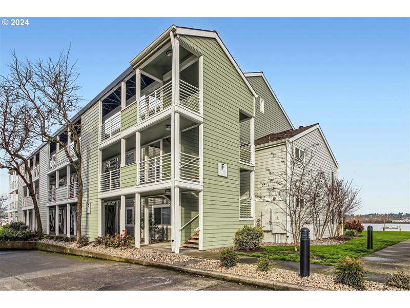 141 N HAYDEN BAY DR, Portland, OR 97217 Condominium For Sale  MLS# 23527047