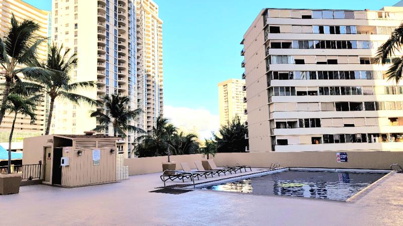 Comfortable Nice Garden View Unit Waikiki  411 Hobron Ln #605 for Sale