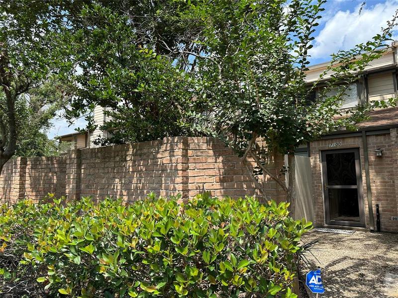 710 Country Place Dr D, Houston, TX 77079 for Sale