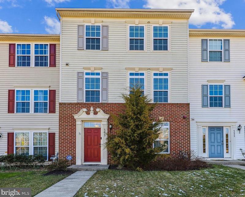 42945 Edgewater St, Chantilly, VA 20152 - MLS VALO2064878 for Sale