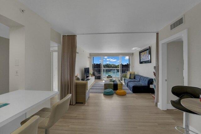 2 bedroom in Miami Beach FL 33140 for Sale