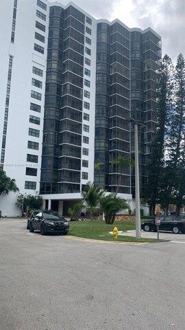 2 bedroom in Aventura FL 33180 for Sale