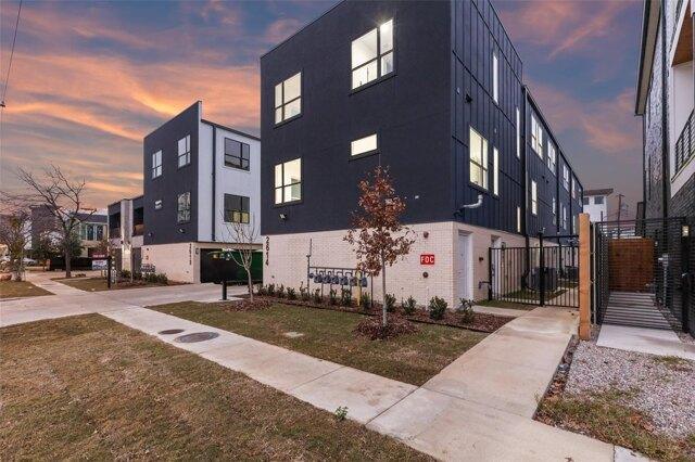 2 bedroom in Dallas TX 75204 for Sale