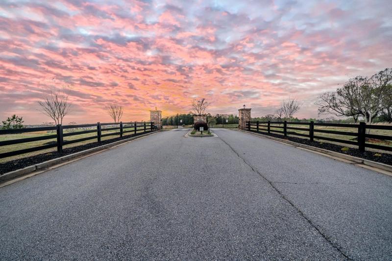 White Plains, 7+ ACRE LAKE OCONEE COMMUNITY LOT - nice sized for Sale