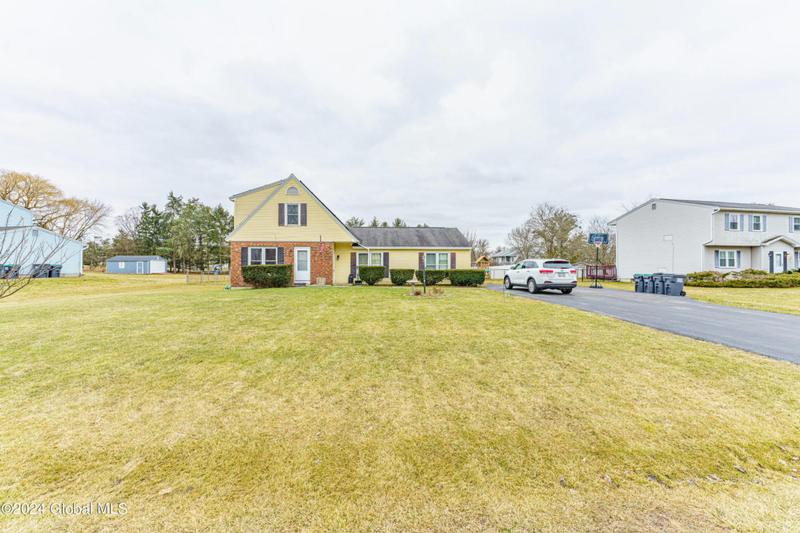 10 PHEASANT RUN, Waterford, NY 12188 Multi Family For Sale  MLS# 202412031