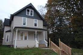 Fully renovated two story 4 unit building-has 2 units on each floor. for Sale