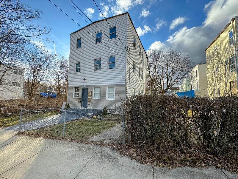 Waterbury 6BR 3BA, Investors do not miss your chance to for Sale