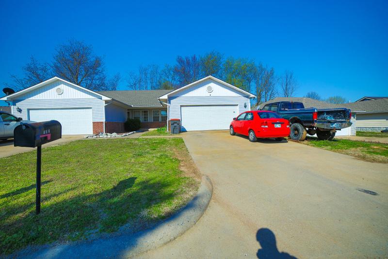 Grove, Great income producing property. 3 bed for Sale