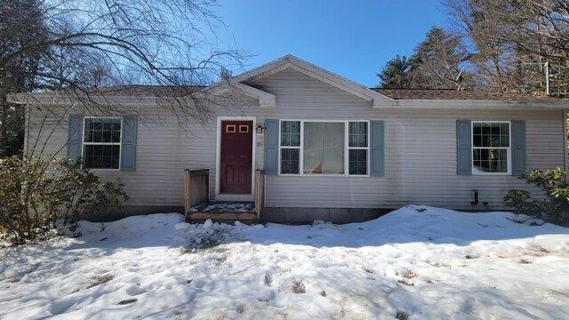 3 bedroom in Tilton NH 03276 for Sale