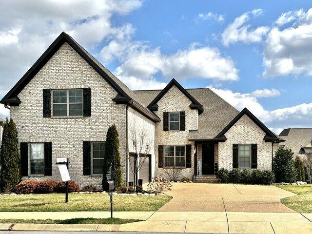 4 Bedroom 3.5 Bath In Thompsons Station TN 37179 for Sale