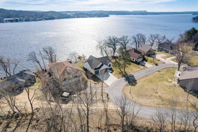 4 Bedroom 3.5 Bath In Merrimac WI 53561 for Sale