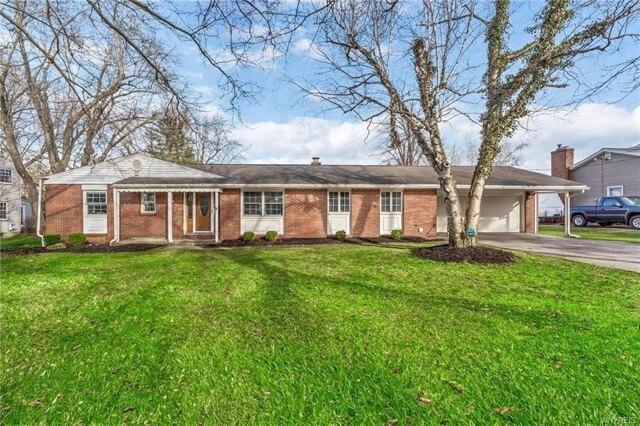 3 Bedroom 2.5 Bath In Clarence NY 14031 for Sale