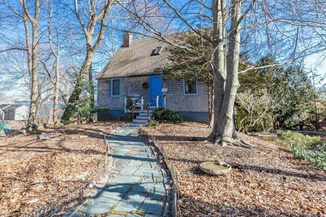 2 Bedroom 1.5 Bath In Portsmouth NH 03801 for Sale