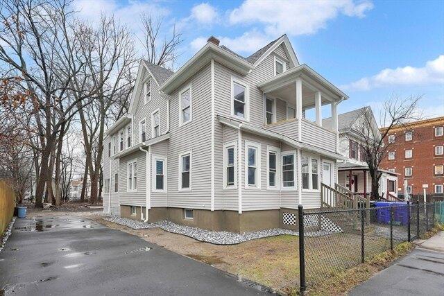 6 bedroom in Springfield MA 01107 for Sale