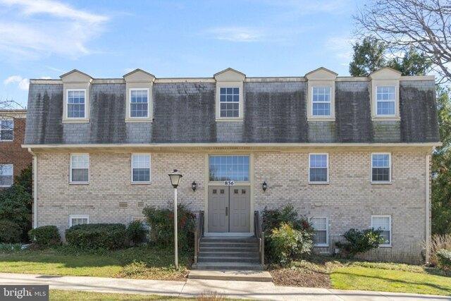 2 Bedroom 1.5 Bath In Rockville MD 20850 for Sale