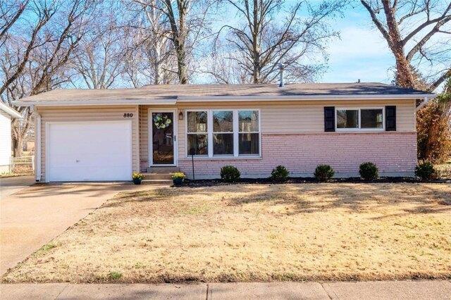 3 Bedroom 1 Bath In Florissant MO 63031 for Sale