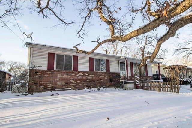 3 Bedroom 2 Bath In Fenton MI 48430 for Sale