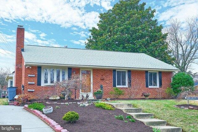 3 Bedroom 1.5 Bath In Alexandria VA 22312 for Sale