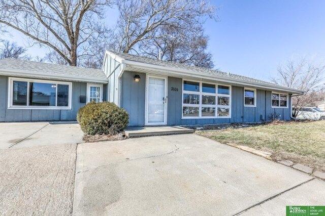 4 bedroom in Omaha NE 68134 for Sale