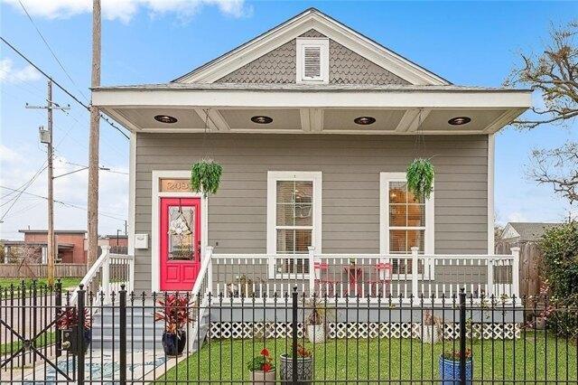 3 Bedroom 2.5 Bath In New Orleans LA 70115 for Sale