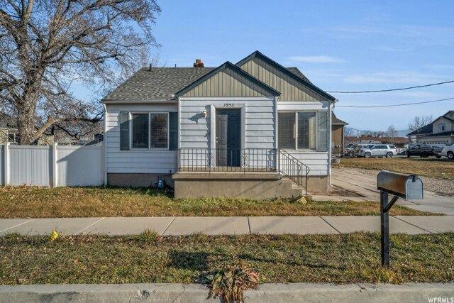 3 Bedroom 2 Bath In West Valley City UT 84120 for Sale