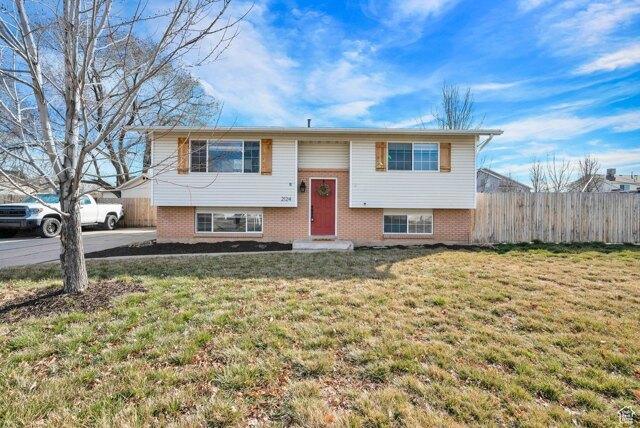4 bedroom in Clearfield UT 84015 for Sale