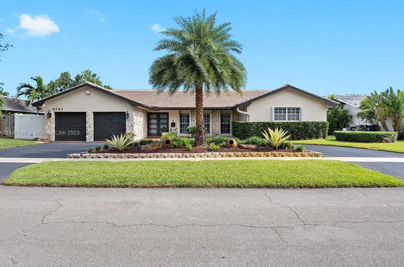 4741 N 31st Ct, Hollywood, FL 33021 - MLS A11487188 for Sale
