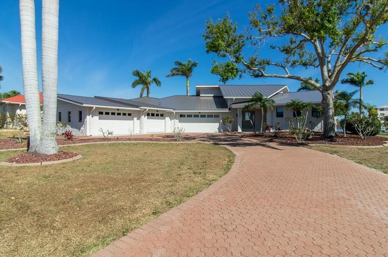 1520 Columbian Dr, Punta Gorda, FL 33950 - MLS C7485904 for Sale