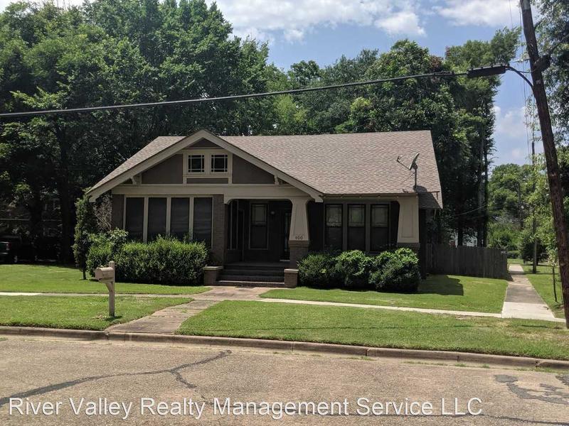 400 S Commerce Ave for Sale