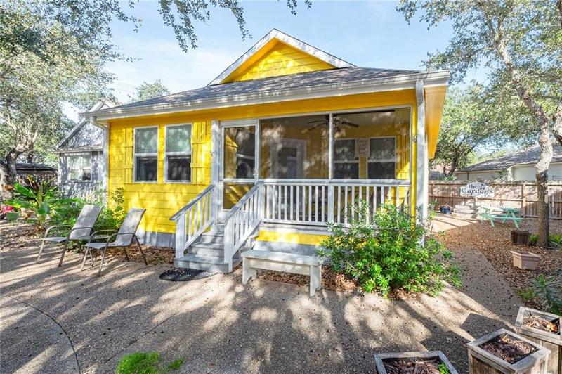 1505 Cottage Loop Dr, Rockport, TX 78382 for Sale