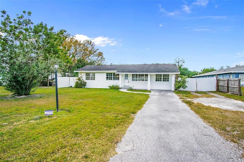 303 Linden Dr, ELLENTON, FL 34222  MLS# O6182832 for Sale