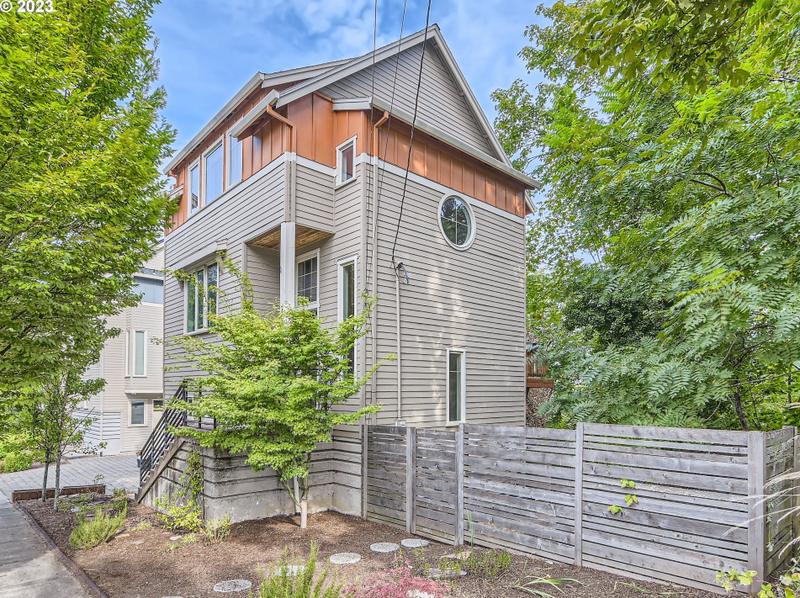 2909 SE Tacoma St, Portland, OR 97202 - MLS 23175053 for Sale