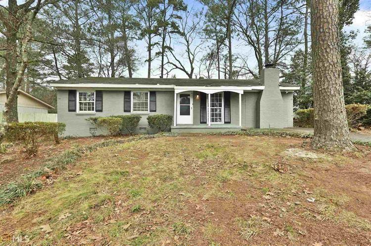 Single Family Residence, Ranch - Stone Mountain, GA  5004 Sheila Ln for Sale